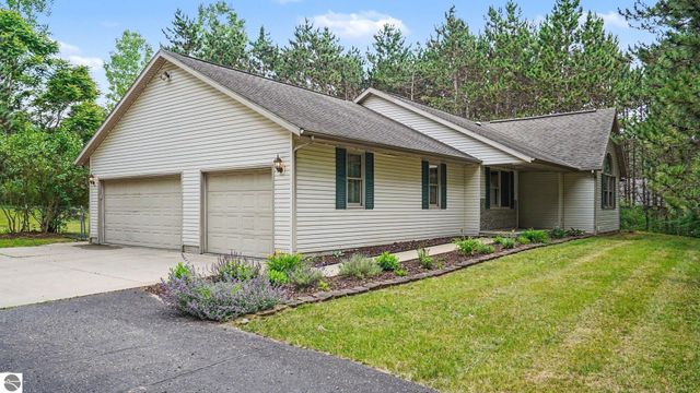 2107 W Kelly Drive, Mt Pleasant, MI 48858