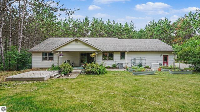 2107 W Kelly Drive, Mt Pleasant, MI 48858