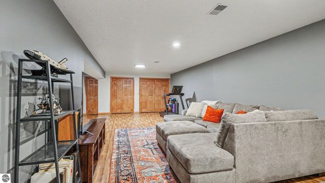 2107 W Kelly Drive, Mt Pleasant, MI 48858