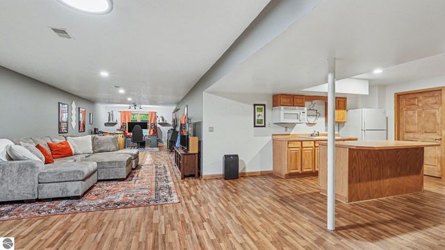2107 W Kelly Drive, Mt Pleasant, MI 48858