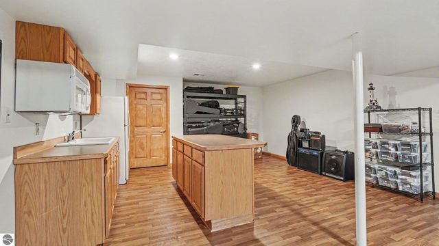 2107 W Kelly Drive, Mt Pleasant, MI 48858