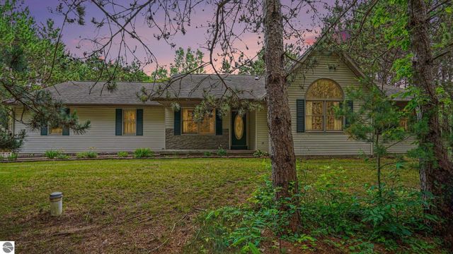 2107 W Kelly Drive, Mt Pleasant, MI 48858