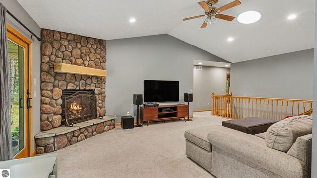 2107 W Kelly Drive, Mt Pleasant, MI 48858