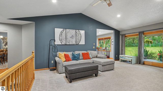 2107 W Kelly Drive, Mt Pleasant, MI 48858