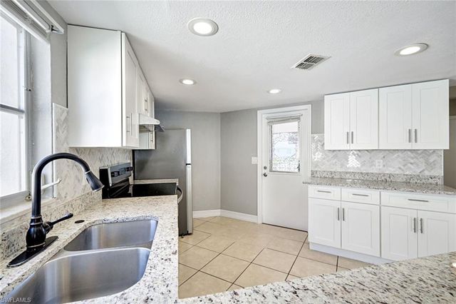 321 Dania ST, Lehigh Acres, FL 33936