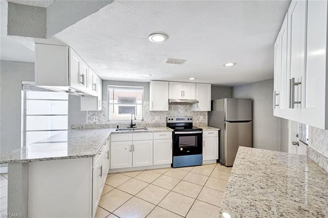 321 Dania ST, Lehigh Acres, FL 33936