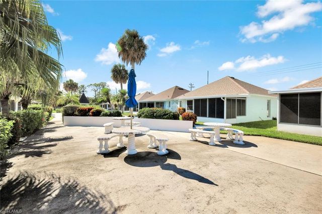 321 Dania ST, Lehigh Acres, FL 33936