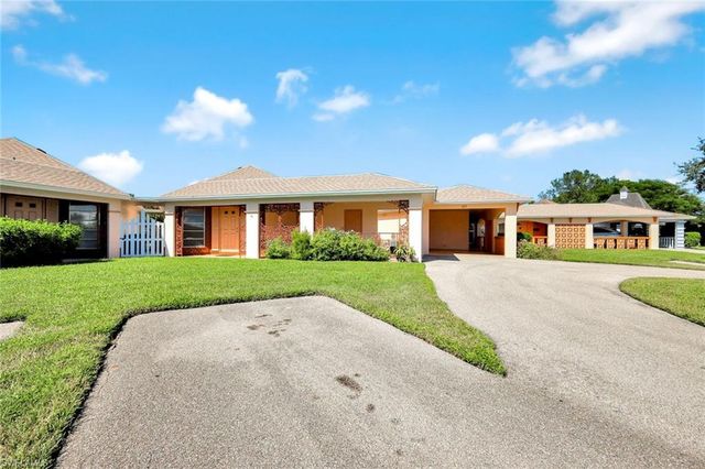 321 Dania ST, Lehigh Acres, FL 33936