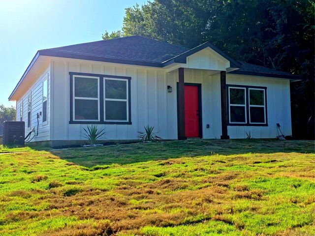 226 10th Street, Paris, TX 75460