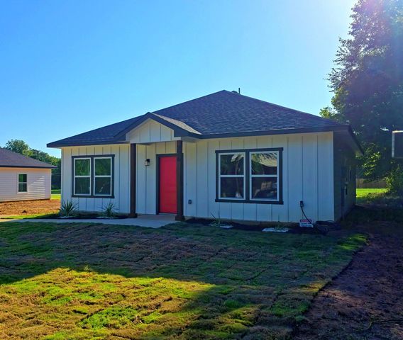 226 10th Street, Paris, TX 75460