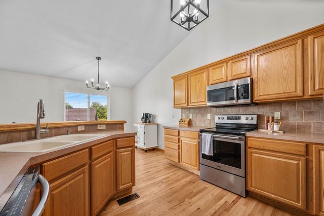 3101 Country Lane Ct, Augusta, KS 67010