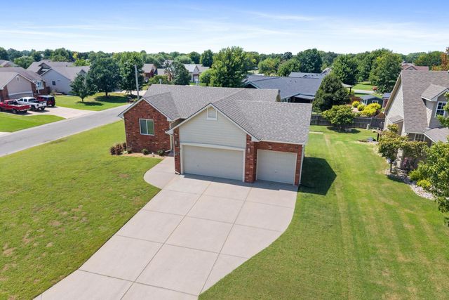 3101 Country Lane Ct, Augusta, KS 67010