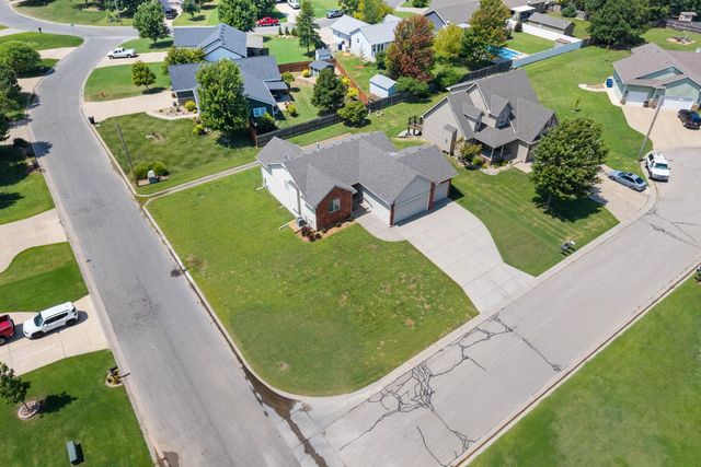 3101 Country Lane Ct, Augusta, KS 67010