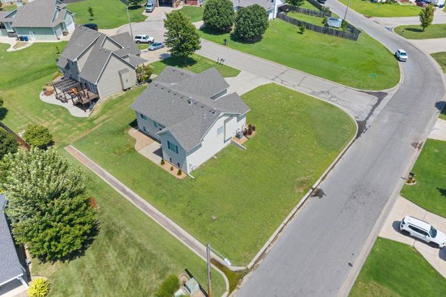 3101 Country Lane Ct, Augusta, KS 67010