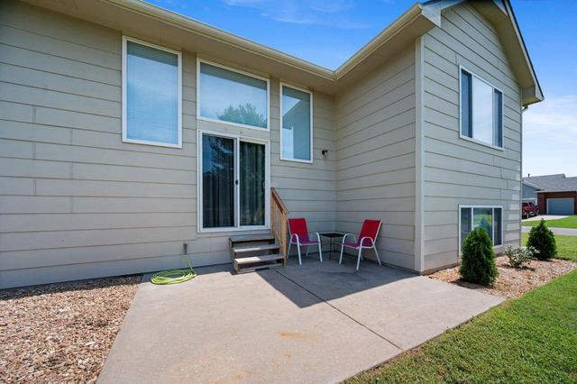 3101 Country Lane Ct, Augusta, KS 67010