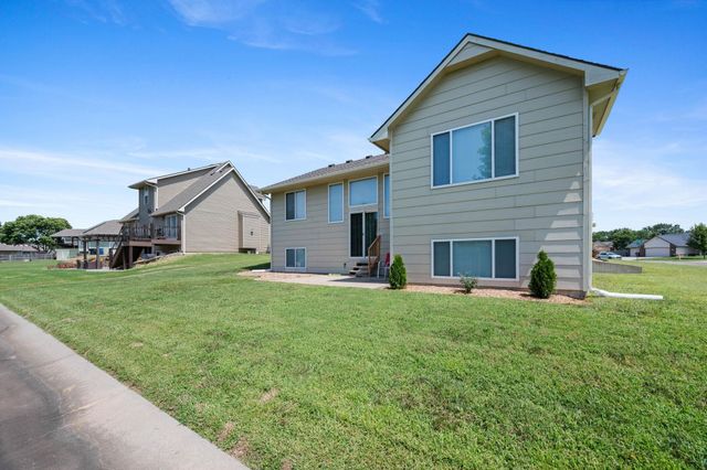 3101 Country Lane Ct, Augusta, KS 67010