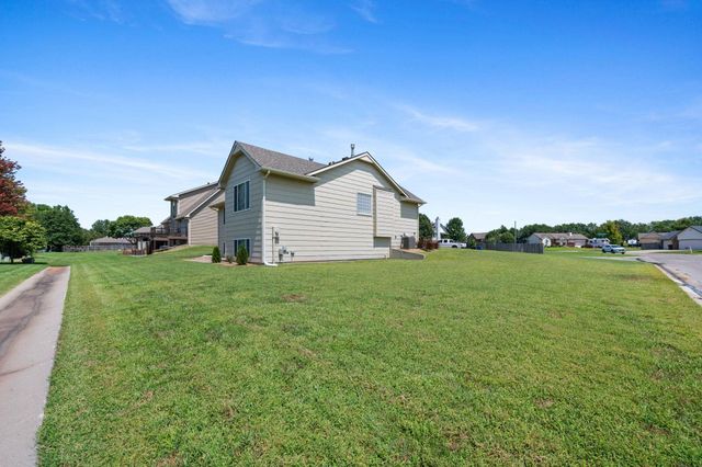 3101 Country Lane Ct, Augusta, KS 67010
