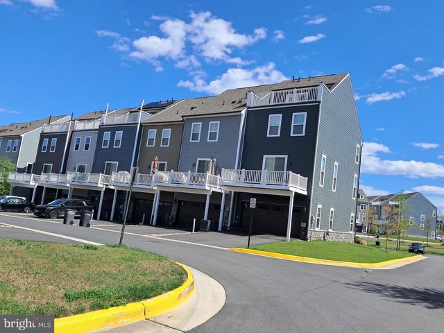 1654 BAY CEDAR DR, Dumfries, VA 22025