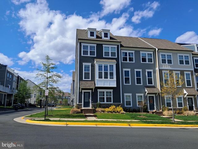 1654 BAY CEDAR DR, Dumfries, VA 22025
