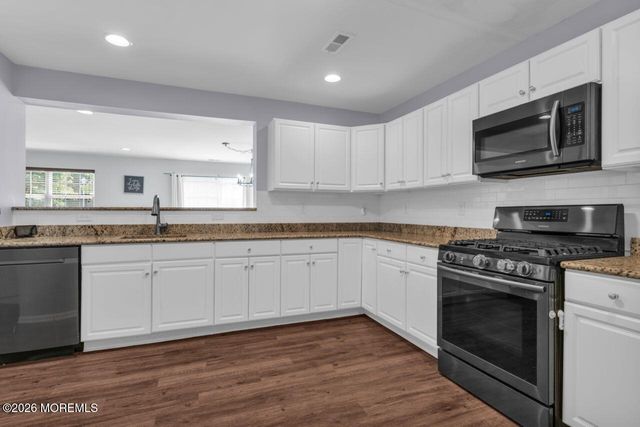 30 Saint Paul Court, Tinton Falls, NJ 07712