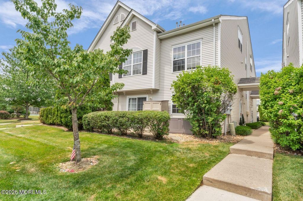 30 Saint Paul Court, Tinton Falls, NJ 07712