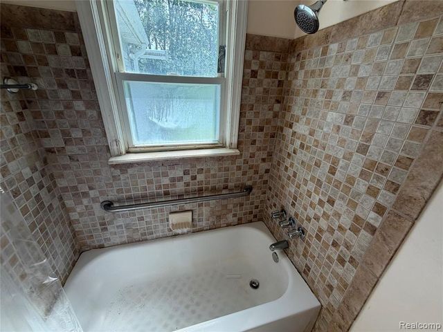 22058 Tuscany Avenue, Eastpointe, MI 48021