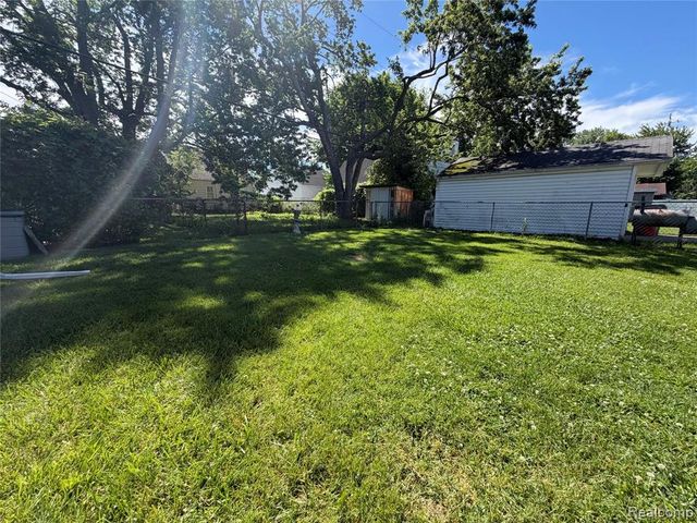 22058 Tuscany Avenue, Eastpointe, MI 48021