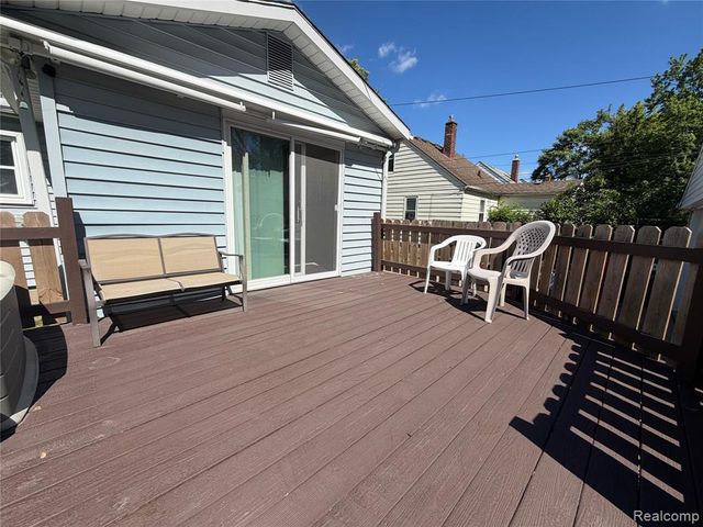 22058 Tuscany Avenue, Eastpointe, MI 48021