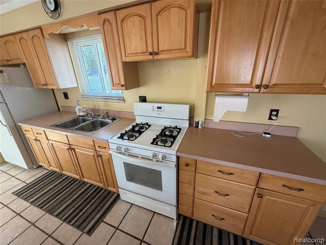 22058 Tuscany Avenue, Eastpointe, MI 48021