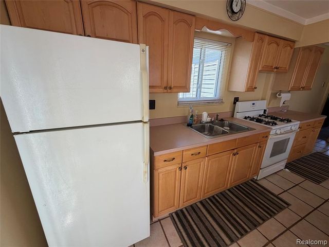 22058 Tuscany Avenue, Eastpointe, MI 48021