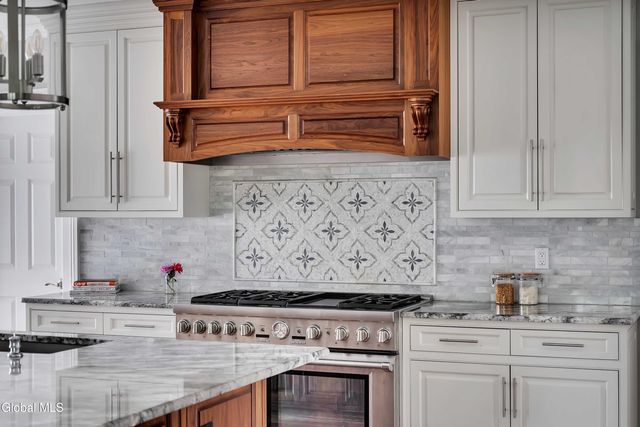 2307 Rosendale Road, Niskayuna, NY 12309