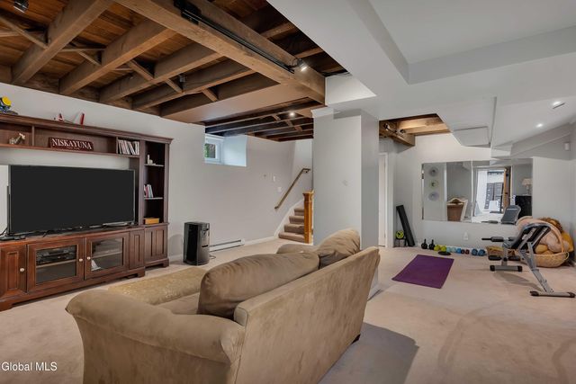 2307 Rosendale Road, Niskayuna, NY 12309