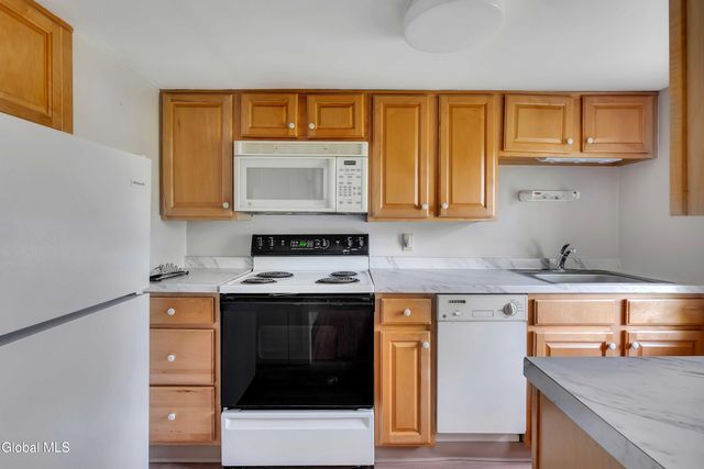 2307 Rosendale Road, Niskayuna, NY 12309