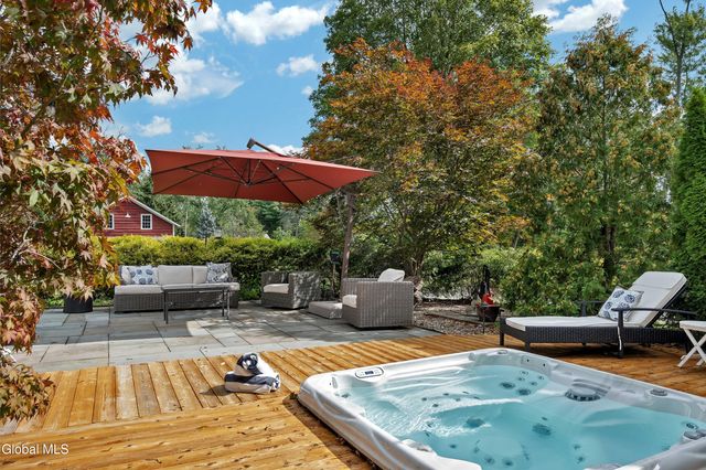 2307 Rosendale Road, Niskayuna, NY 12309