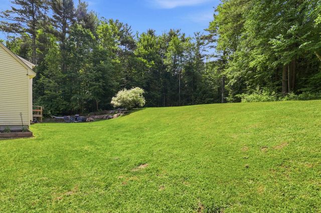 19 Meadow Lark Lane, Epsom, NH 03234