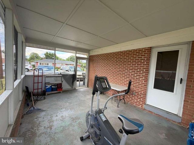 302 WENTWORTH DR, Winchester, VA 22601
