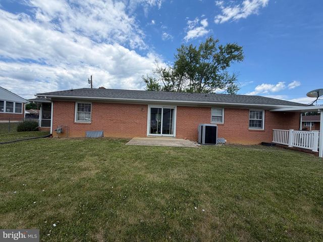 302 WENTWORTH DR, Winchester, VA 22601