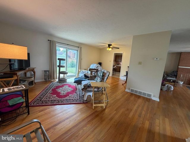 302 WENTWORTH DR, Winchester, VA 22601