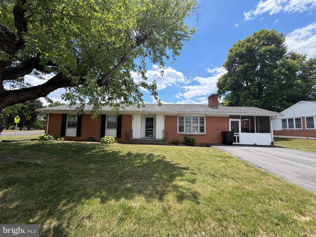 302 WENTWORTH DR, Winchester, VA 22601