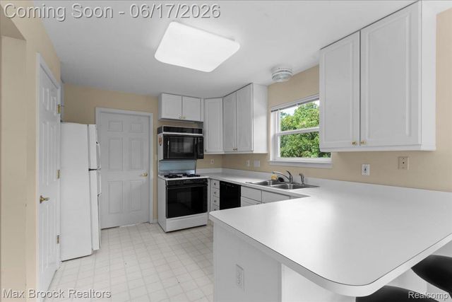 34896 Pennington Drive, Farmington Hills, MI 48335