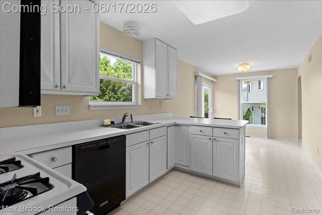 34896 Pennington Drive, Farmington Hills, MI 48335