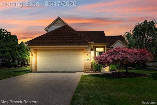 34896 Pennington Drive, Farmington Hills, MI 48335