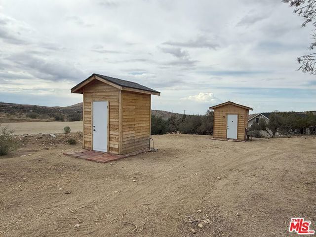 29243 Piani Road, Pearblossom, CA 93553