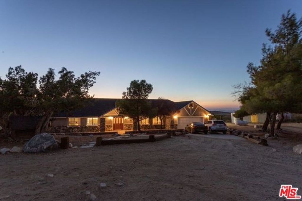 29243 Piani Road, Pearblossom, CA 93553