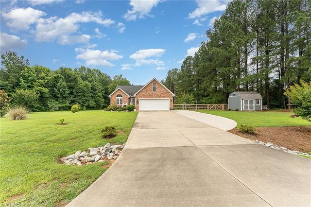 2472 Woods Stream Lane, Asheboro, NC 27205