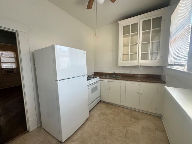 106 W 38th ST A, Austin, TX 78705
