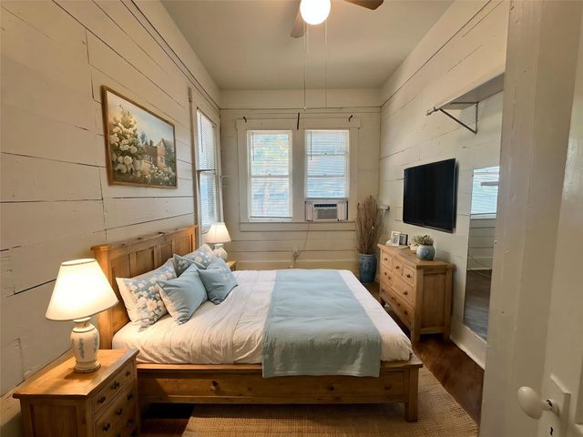 106 W 38th ST A, Austin, TX 78705