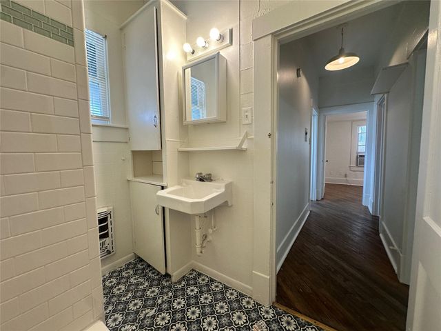 106 W 38th ST A, Austin, TX 78705