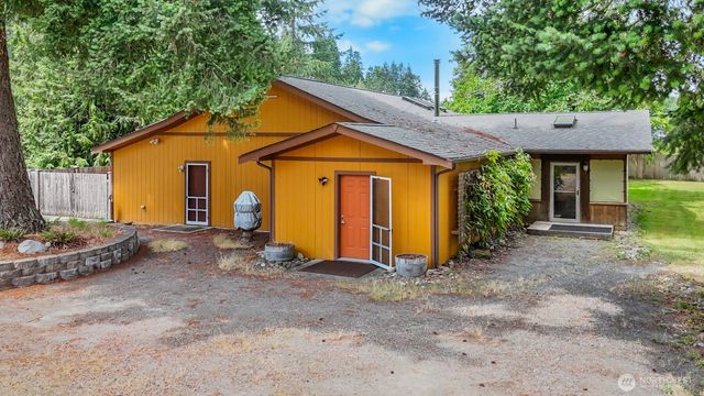 10905 138th Avenue SE, Rainier, WA 98576