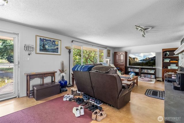 10905 138th Avenue SE, Rainier, WA 98576